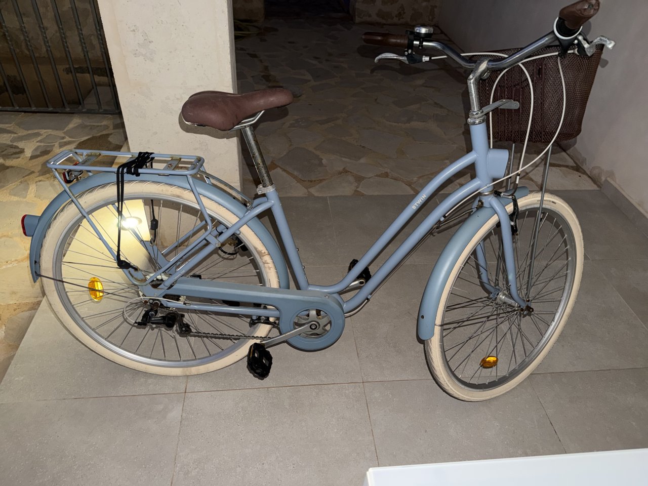 B'Twin Women's City Bike in Light Blue with Basket 28"