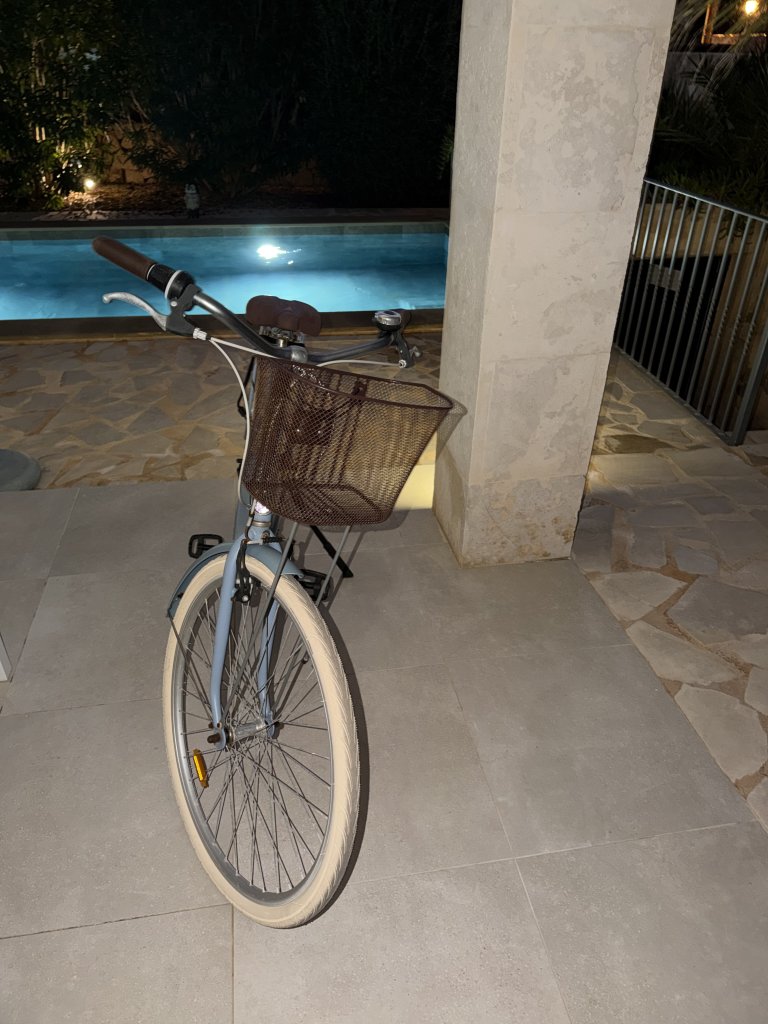 B'Twin Women's City Bike in Light Blue with Basket 28"