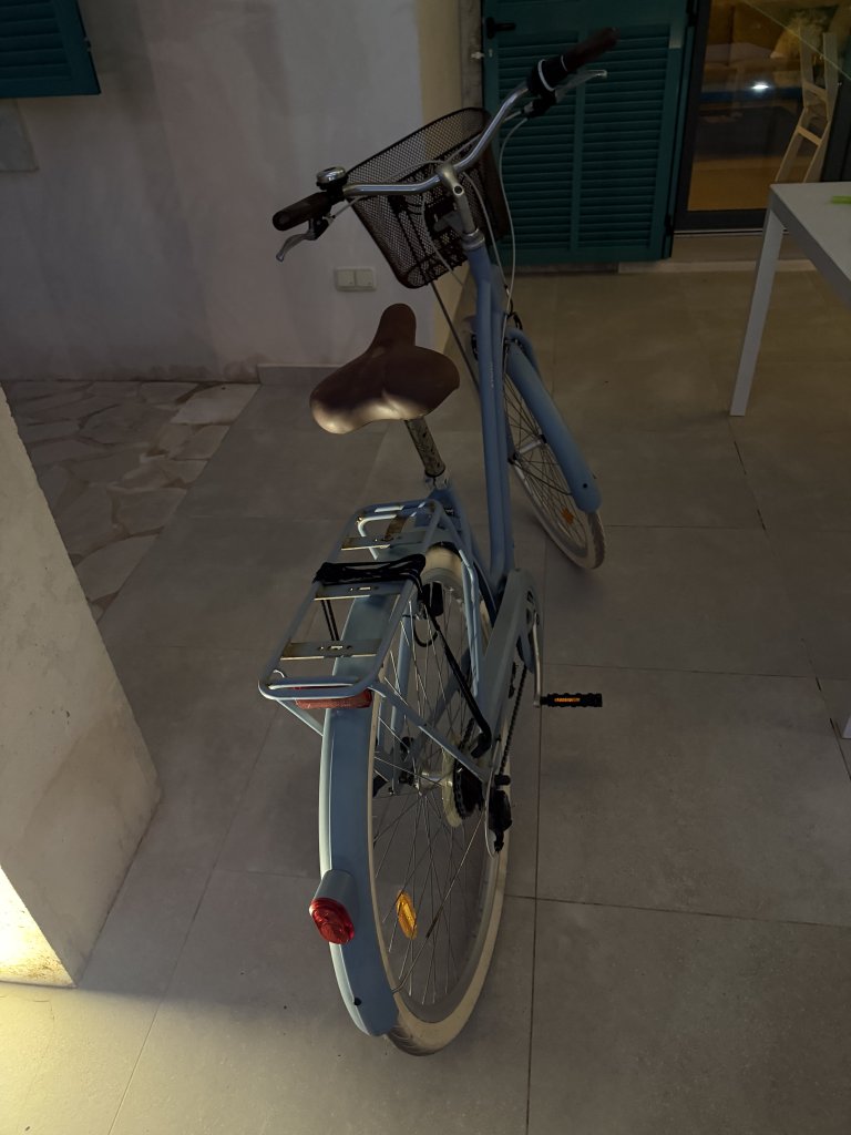 B'Twin Women's City Bike in Light Blue with Basket 28"