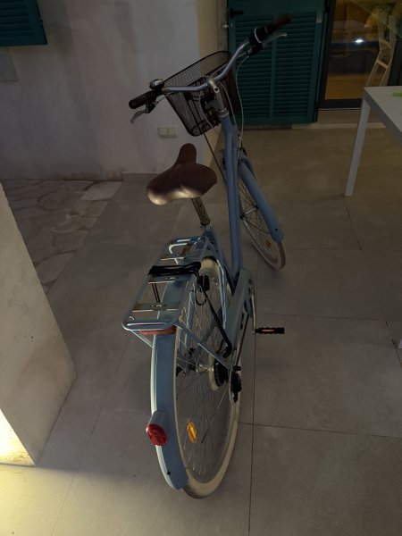 B'Twin Women's City Bike in Light Blue with Basket 28"
