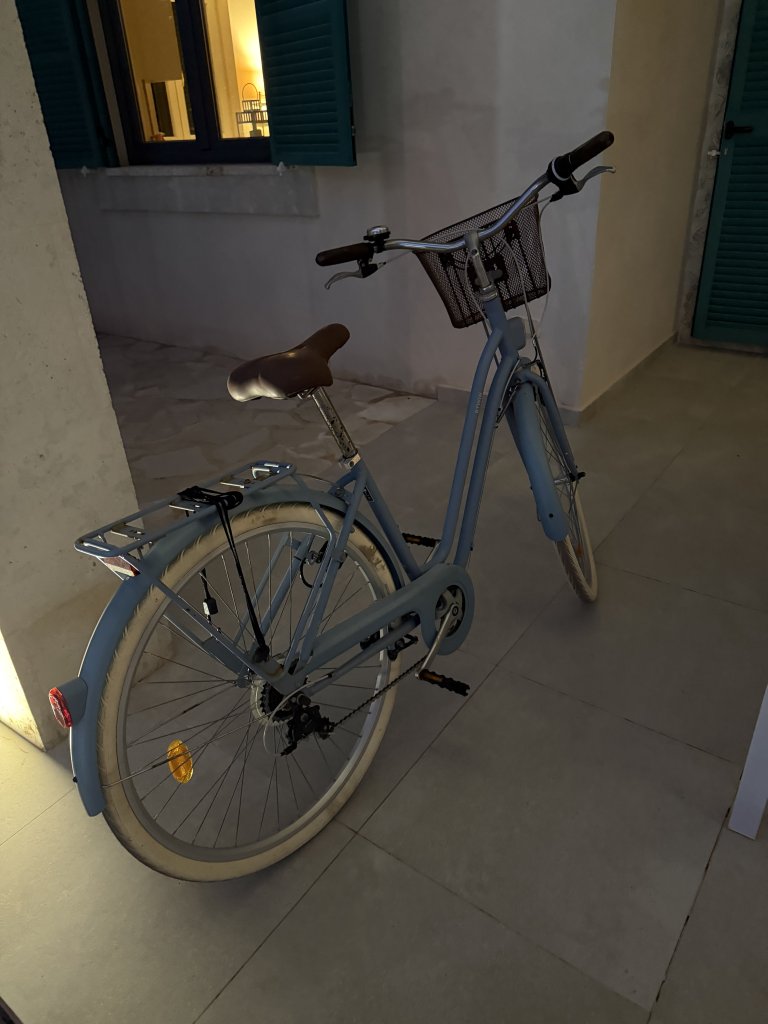 B'Twin Women's City Bike in Light Blue with Basket 28"