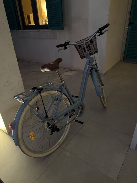 B'Twin Women's City Bike in Light Blue with Basket 28"