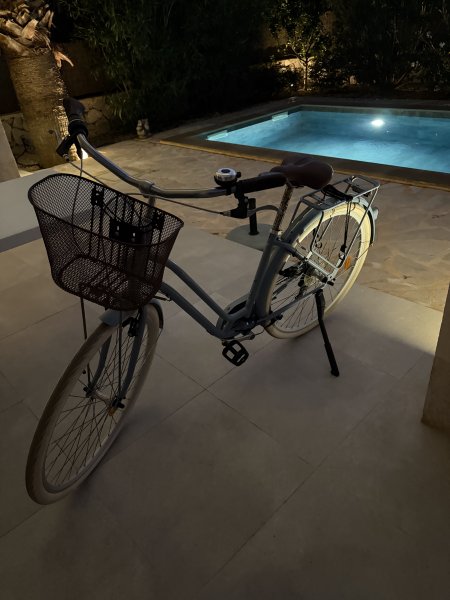B'Twin Women's City Bike in Light Blue with Basket 28"