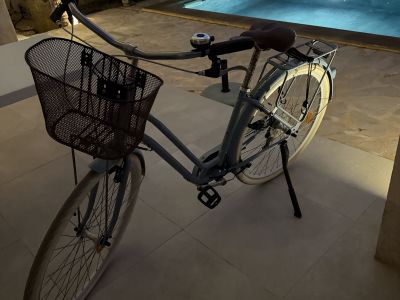 B'Twin Women's City Bike in Light Blue with Basket 28"