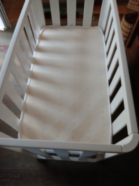 Cuna de bebé en venta.