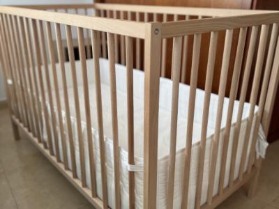 Crib, mattress and bumper for baby
