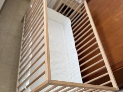 Crib, mattress and bumper for baby