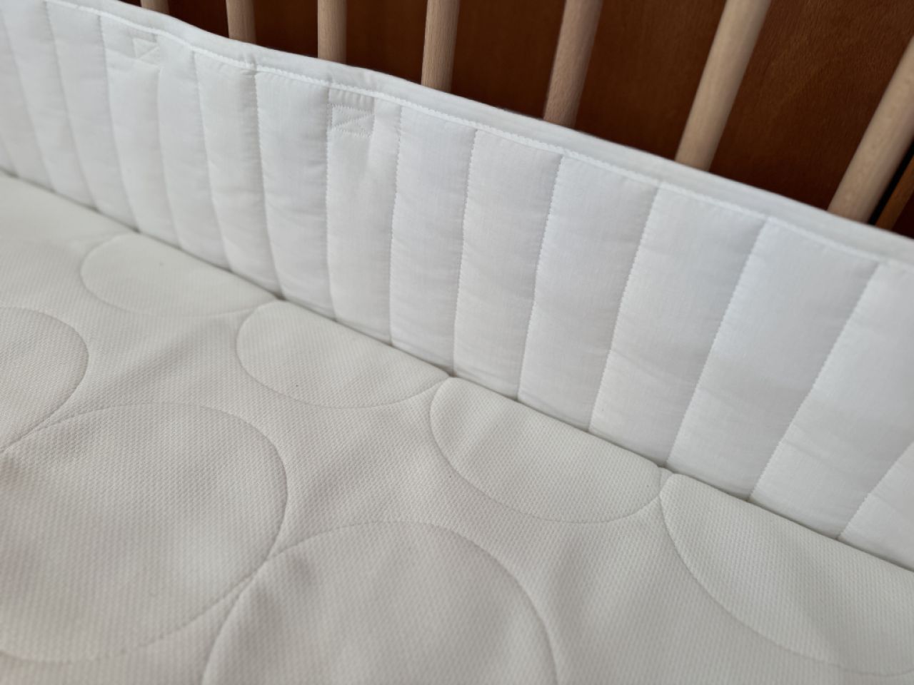 Crib, mattress and bumper for baby