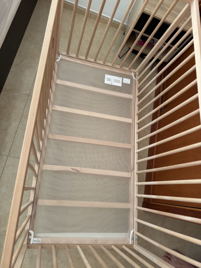 Crib, mattress and bumper for baby