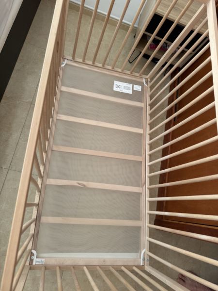 Crib, mattress and bumper for baby