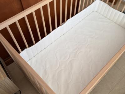 Crib, mattress and bumper for baby