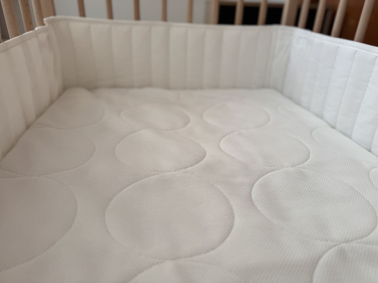 Crib, mattress and bumper for baby