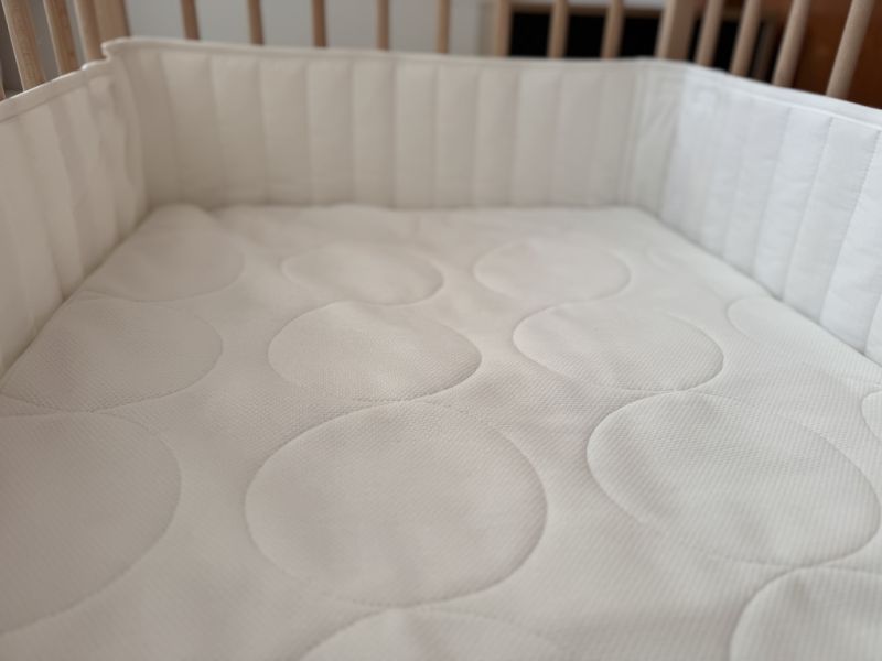 Crib, mattress and bumper for baby