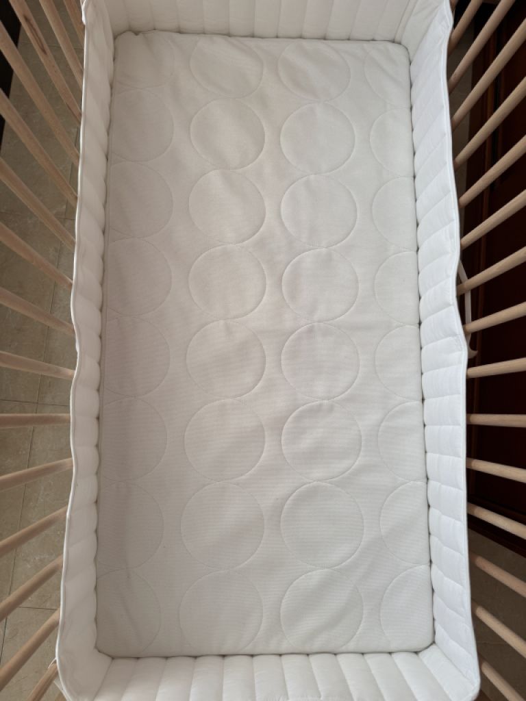 Crib, mattress and bumper for baby