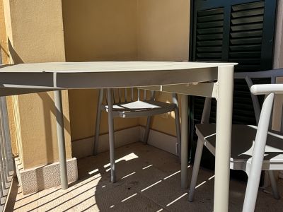 Balcony Furniture - Round Table and 2 Chairs - SKLUM Table ELTON + 2 IVOR Chairs Green/Khaki