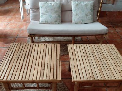 Bambuslounge mit Kissen