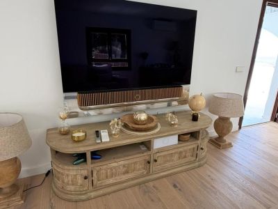 Bang & Olufsen Beovision Theatre 65 / Beosound Theatre 65 OLED 4K mit motorisierter Wandhalterung