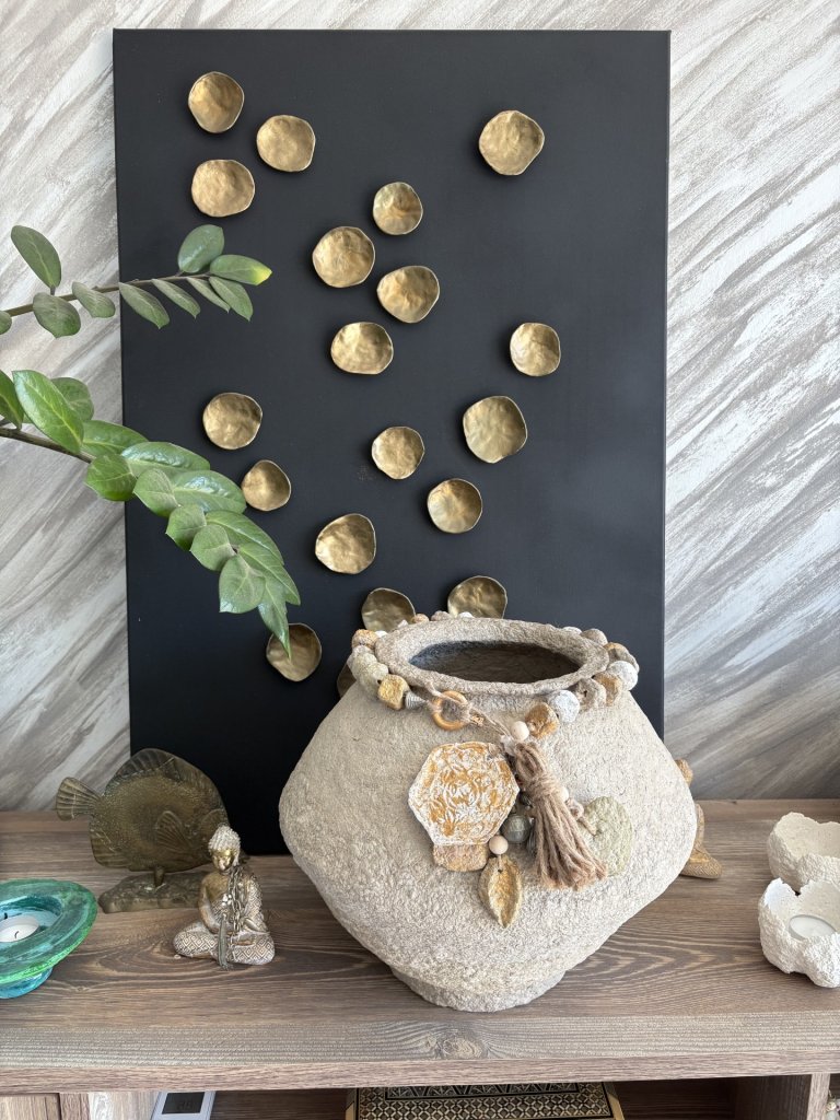 Bauchige Vase mit Dekokette