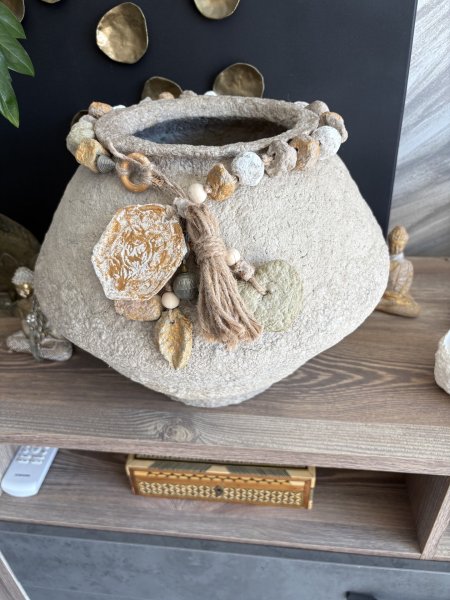 Bauchige Vase mit Dekokette
