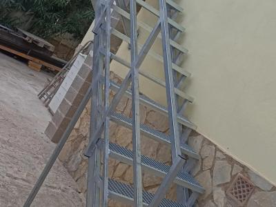 Construction Wood and aluminum carpentry ceilings