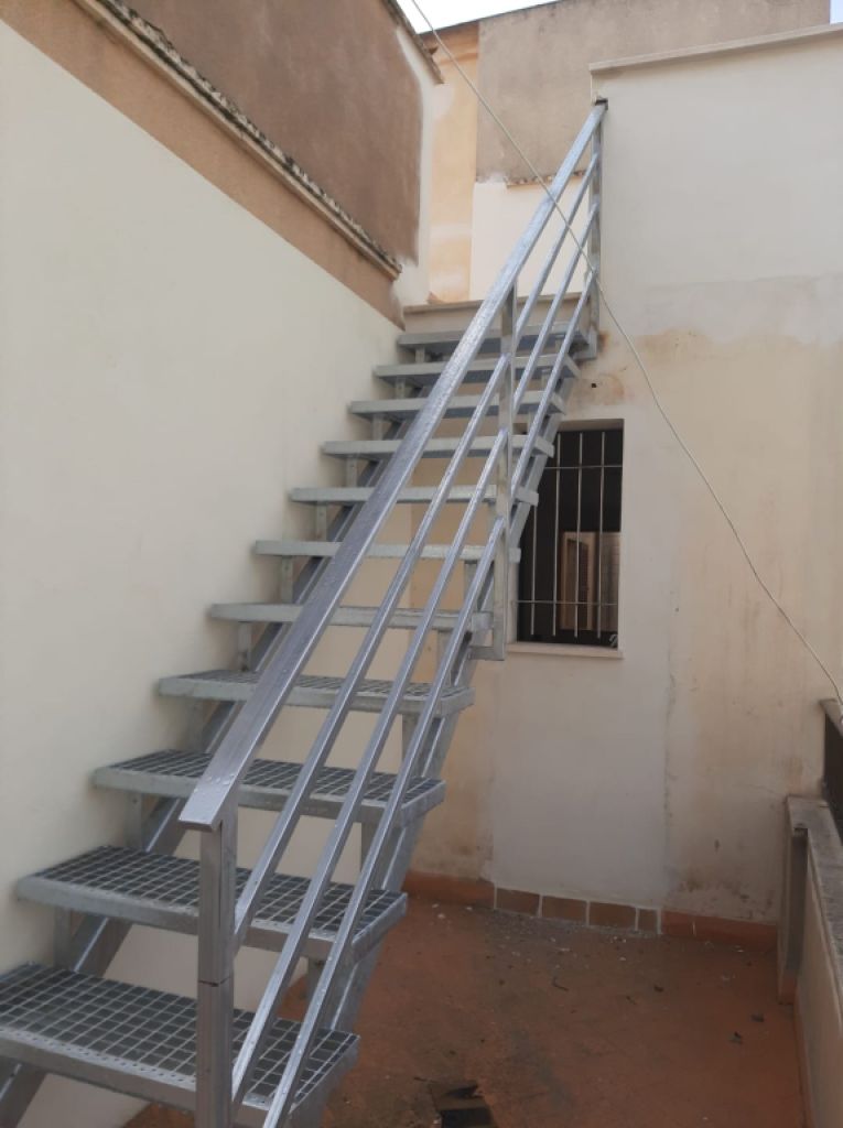Construction Wood and aluminum carpentry ceilings
