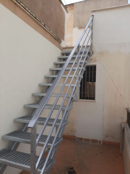 Construction Wood and aluminum carpentry ceilings