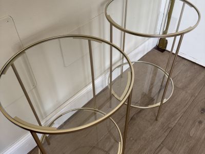 Beistelltisch, Aluminium, vergoldet mit Glasplatte