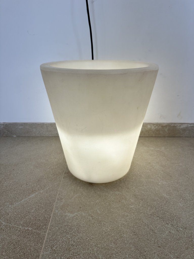Beleuchteter Pflanzenkübel
