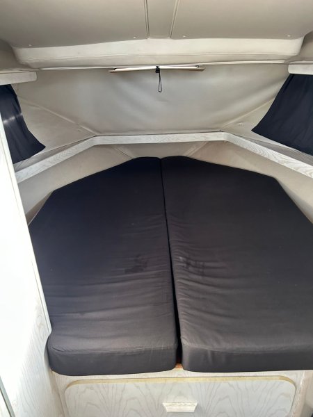Beneteau Antares 10.20 Flybridge Motoryacht mit Wellenantrieb Boot