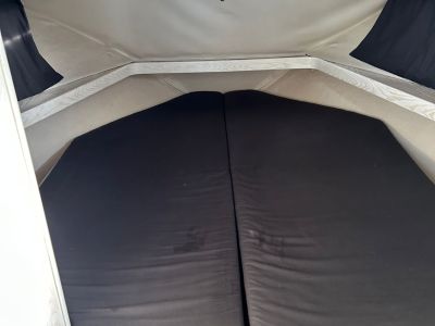 Beneteau Antares 10.20 Flybridge Motoryacht mit Wellenantrieb Boot