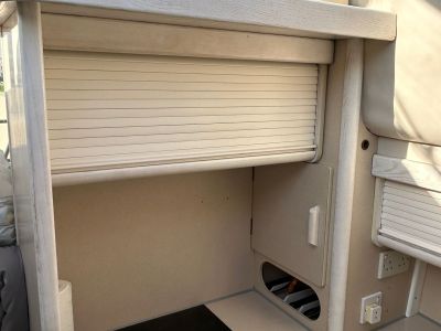 Beneteau Antares 10.20 Flybridge Motoryacht mit Wellenantrieb Boot