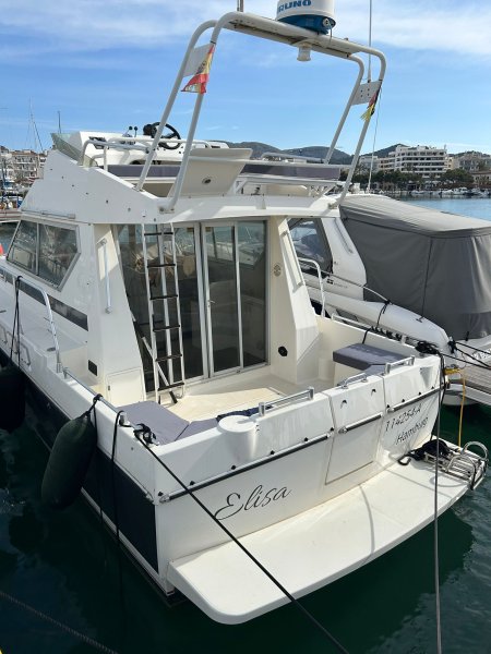 Beneteau Antares 10.20 Flybridge Motoryacht mit Wellenantrieb Boot