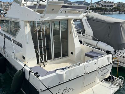 Beneteau Antares 10.20 Flybridge Motoryacht mit Wellenantrieb Boot
