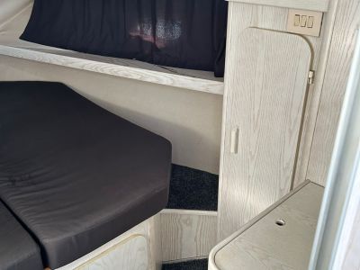 Beneteau Antares 10.20 Flybridge Motoryacht mit Wellenantrieb Boot