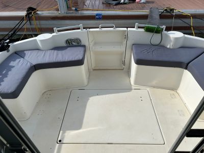 Beneteau Antares 10.20 Flybridge Motoryacht mit Wellenantrieb Boot