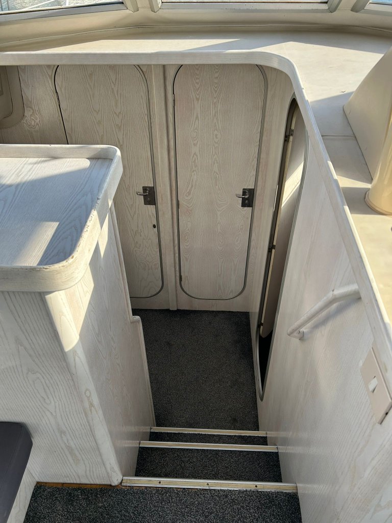 Beneteau Antares 10.20 Flybridge Motoryacht mit Wellenantrieb Boot