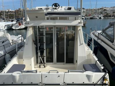 Beneteau Antares 10.20 Flybridge Motoryacht mit Wellenantrieb Boot