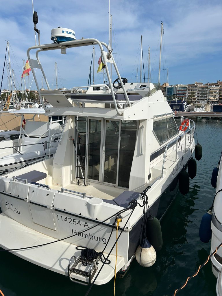 Beneteau Antares 10.20 Flybridge Motoryacht mit Wellenantrieb Boot