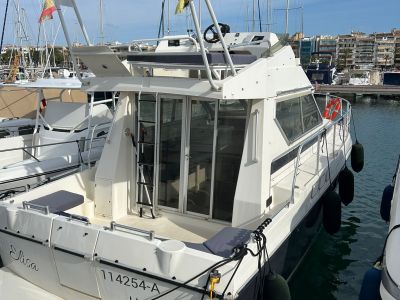 Beneteau Antares 10.20 Flybridge Motoryacht mit Wellenantrieb Boot