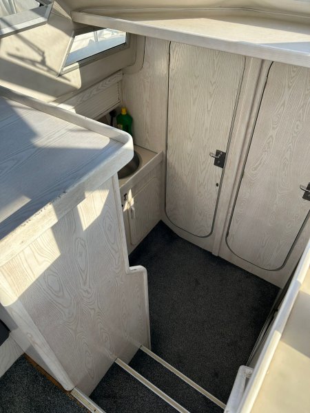 Beneteau Antares 10.20 Flybridge Motoryacht mit Wellenantrieb Boot