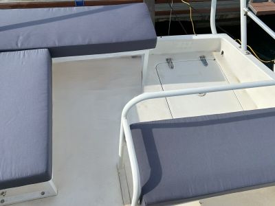 Beneteau Antares 10.20 Flybridge Motoryacht mit Wellenantrieb Boot
