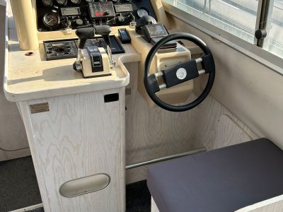 Beneteau Antares 10.20 Flybridge Motoryacht mit Wellenantrieb Boot