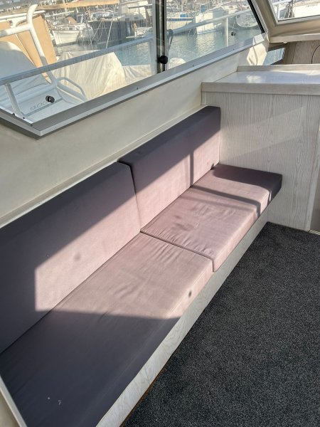 Beneteau Antares 10.20 Flybridge Motoryacht mit Wellenantrieb Boot