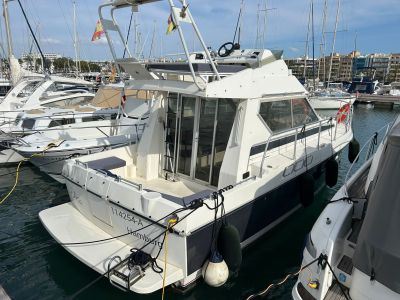 Beneteau Antares 10.20 Flybridge Motoryacht mit Wellenantrieb Boot