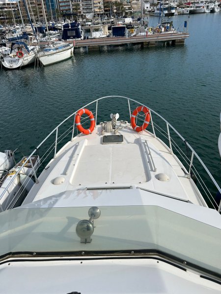 Beneteau Antares 10.20 Flybridge Motoryacht mit Wellenantrieb Boot