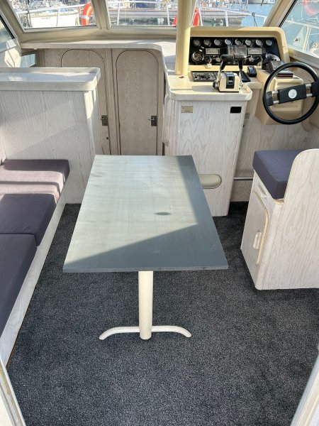 Beneteau Antares 10.20 Flybridge Motoryacht mit Wellenantrieb Boot