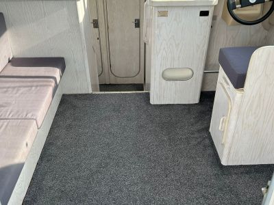 Beneteau Antares 10.20 Flybridge Motoryacht mit Wellenantrieb Boot