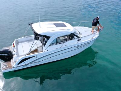 Beneteau Antares 8.0B Motorboot mit Liegeplatz Übernahme