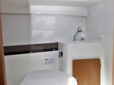 Beneteau Antares 8.0B Motorboot mit Liegeplatz Übernahme