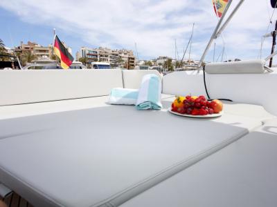 Beneteau Antares 8.0B Motorboot mit Liegeplatz Übernahme